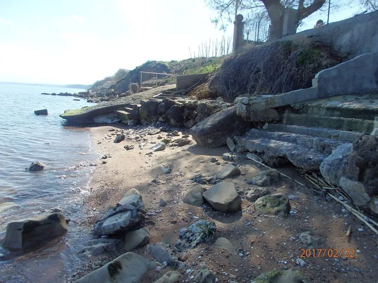 Satellite-based shoreline retreat evidence at Kalamaki used to contextualize model diagnostics